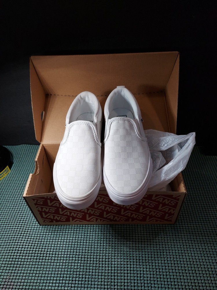 VANS Classic Slip On Checkerboard True White Unisex Athletic Sneaker 1Y