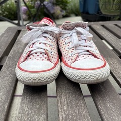 Converse Chuck Taylor All Star Juniors White Red Heart Low Shoes Size 2 *read*