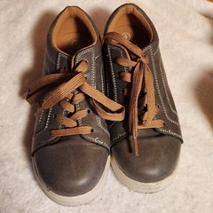 Zoe & Zac Youth Size 4 Brown Casual Lace Up Sneakers Comfort Shoes EUC