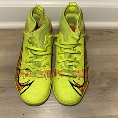 EUC Nike Mercurial Bright Yellow Indoor Unisex Soccer Shoes Size 3Y