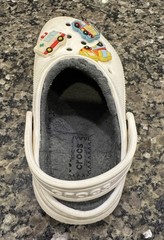 White lined Crocs Clogs w/ Tiny Hero 5 Pack set of Jibbitz Sz 9 Little Kids