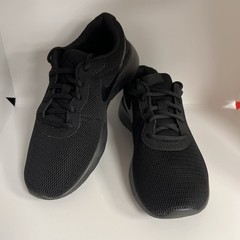 NEW Nike Tanjun Youth Big Kids Grade School Sneakers 818381-001 Black Size 4Y