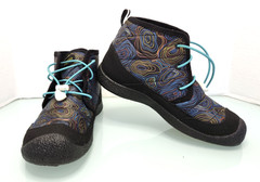 KEEN Howser unisex kids insulated water proof glow in the dark boots New Sz 6