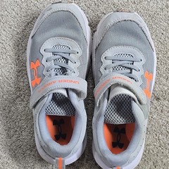 Under Armour Assert 9 Youth Sneaker Size 2.5 Orange/White