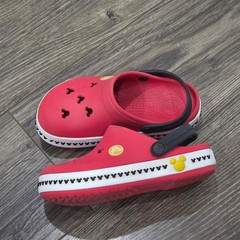Crocs Mickey Mouse Kids Clogs Size 10/11 Red Black Croslite ExcelDisney
