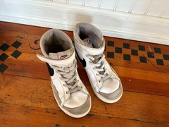 NIKE Athletic Shoe Size 2.5Y Blazer Mid 77 White Black Leather Suede High Top