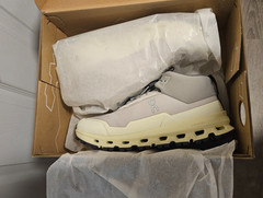 On Cloud 3.5Y Cloudhero Mid Waterproof Running shoes New in box