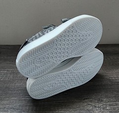 Givenchy Designer Sneakers Kids Size 8.5k (25)
