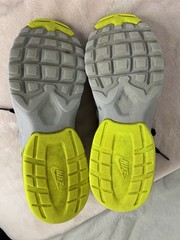 Nike AIR Max INVIGOR Size 5Y Black Gray Volt Green Youth Shoes Sneakers