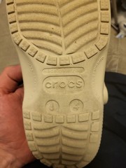 🔥CREAM Crocs Size J 4