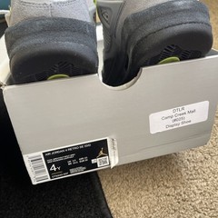 Size 4 (GS) – Jordan 4 Retro SE Mid Neon 95