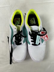 NWT Vans Off The Wall Old Skool Comfy Cush Skate Shoes Juniors Size 5.5 White