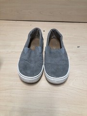 Toms Luca Youth Gray Suede Slip On Shoes Size 3 (EU 35)