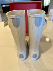 Hunter Kids / Small Adult Original Classic Rain Boot – white, size 2, brand new