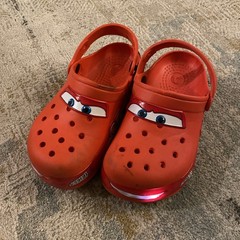 Authentic Lightning McQueen Clog Kids sz J2 Light Up Crocs Kids 209381-610