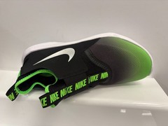 Nike Flex Runner Junior Trainers UK 5 US 5.5Y EU 38 REF 207