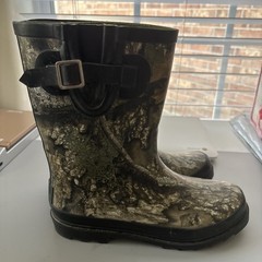 Magellan Outdoors Real Tree Edge Camo Waterproof Rubber Rain Boots Youth Size 3