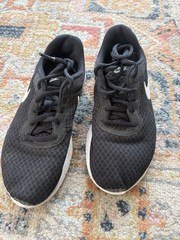 Nike Tanjun Grade School Black White Sneakers Youth Unisex Size 4Y USED