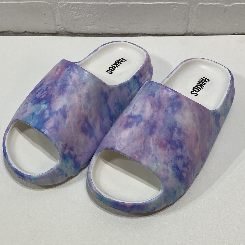NEW – Fabkids Pillow Slide – Pastel Marble Tie Dye – Bright White – Size 4