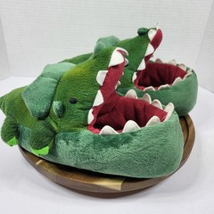 Target Green Dinosaur Plush Novelty Slippers Youth Medium 2/3 Q2/22 RN17730