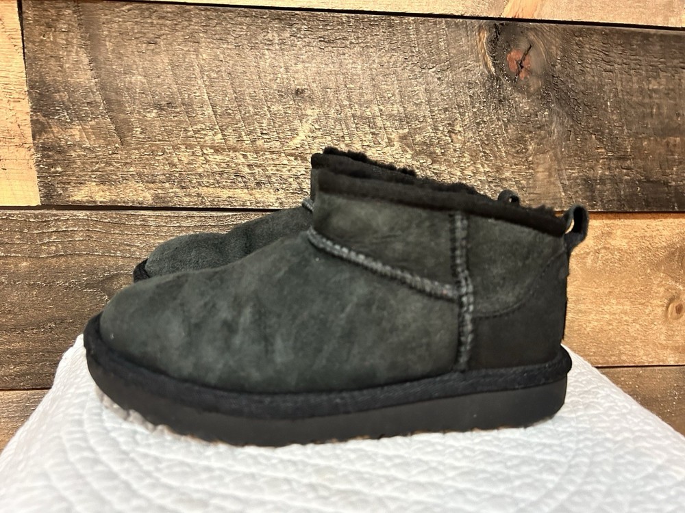 UGG Classic Ultra Mini Kids Mini Boots Sz 13 Black Suede Soft Comfort Slip On