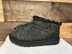 UGG Classic Ultra Mini Kids Mini Boots Sz 13 Black Suede Soft Comfort Slip On