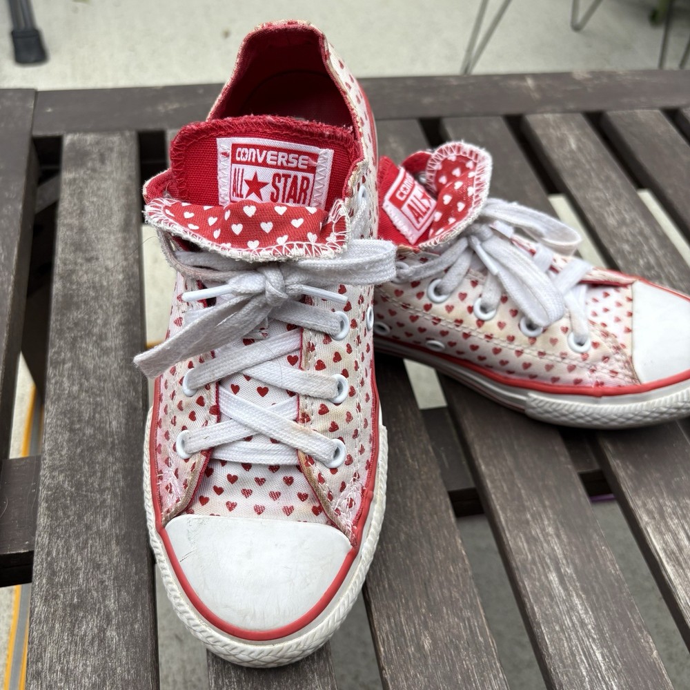Converse Chuck Taylor All Star Juniors White Red Heart Low Shoes Size 2 *read*