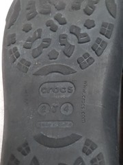 Kids Crocs Black Unisex Junior Size J 2-4 Closed Toe Shoes GUC