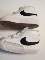Slightly used infant nike blazer mid ’77 white with black blaze sneakers
