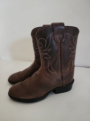 Leather Cowboy Boots Youth Size 6. Brown With Western Stitching.