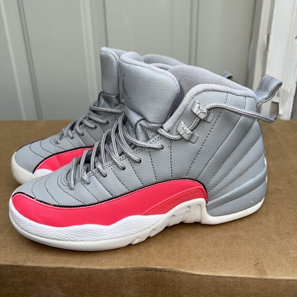 Women’s 6.5 JORDAN 12 RETRO (GS) Size 5Y Shoes WOLF GREY PINK 510815-060