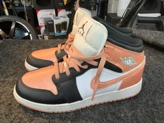 NIKE AIR JORDAN 1 MID (GS) „MADDER ROOT“ (DM9077 108) SIZE 7Y