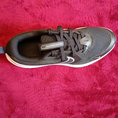 Nike Cosmic Runner Kids Size 4Y Running Shoes Sneakers Black/ White (459