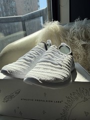 NIB, Ret $119, APL TechLoom White Wave Youth Sneakers (Size 4/EUR 35.5)