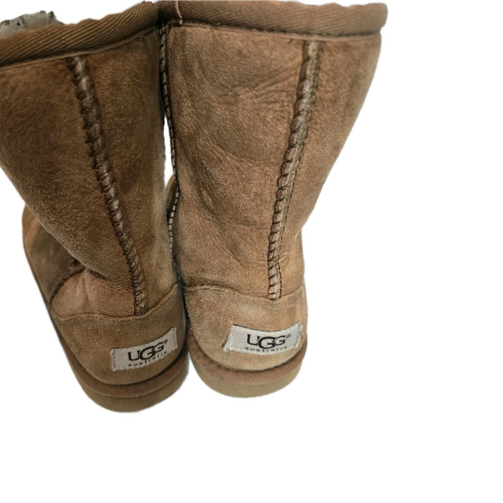 UGG Australia Classic Short Kids Boots Sz 4 Chestnut