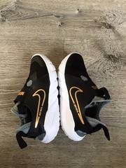 Nike Flex Runner 2 PSV Black Metallic Gold Youth Size 10.5C Running DJ6040-007