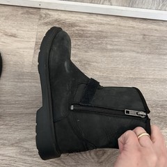 UGG KINZEY LEATHER WINTER BOOTS KIDS Youth Girls SIZE 1 BLACK Moto Western￼