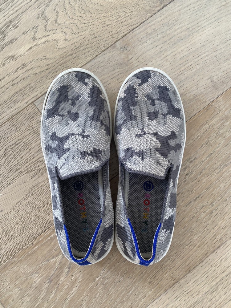 Rothys Kids Camo Sneaker Grey Size 4