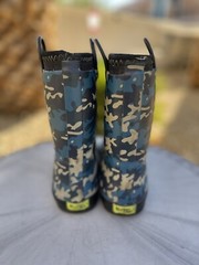 Western Chief camo reflective neoprene sneaker boots blue Kids US 2/3, EU 33/34