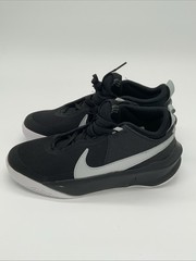 Nike Team Hustle D10 Low Black/Metallic Silver Kids 6.5Y CW6735 004