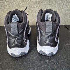 Jordan Pro Strong GS Black/White Mid Top Leather Sneakers Sz: Y7 VGC