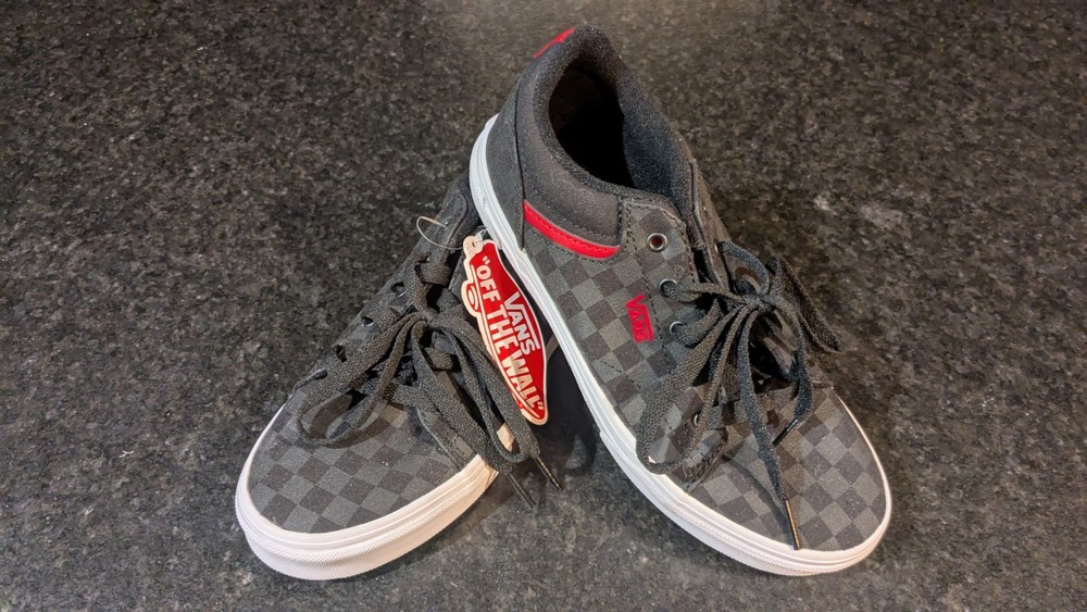 Vans Classic Seldan Checkerboard Sneaker Lace Up Low Black Gray Red Youth 4 NEW