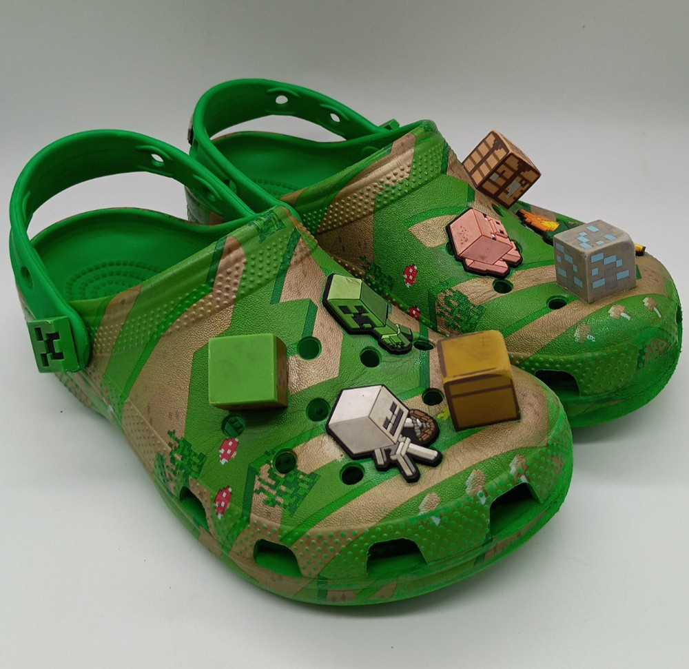 CROCS Minecraft Kids Clog with 3D Game Blocks Jibbitz LIMITED EDITION sz J4