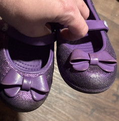💜 Crocs Children’s Ballet Flats – Purple Glitter w/ Big Bow – Size C13 🎀