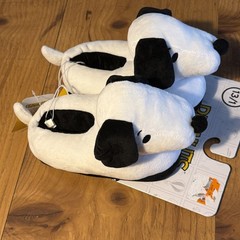 NWT Peanuts Snoopy Child’s Size (13-1) Plush Slippers w/ Cushioned Sole!