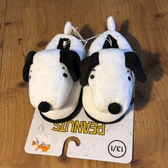 NWT Peanuts Snoopy Child’s Size (13-1) Plush Slippers w/ Cushioned Sole!