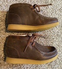 NEW KID’S CLARKS WALLABEE BOOT BEESWAX SHOES 10 W