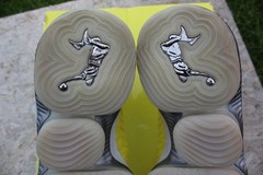 NIKE LeBron XVI Bright Citron/Light Bone Basketball Shoes PO/Great Cond Sz 8Men