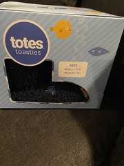 Totes Toasties KIDS SHARK SLIPPERS New In Box Kids M 13-1