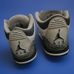 Size 4 (GS) – Jordan 3 Mid Hide N‘ Sneak